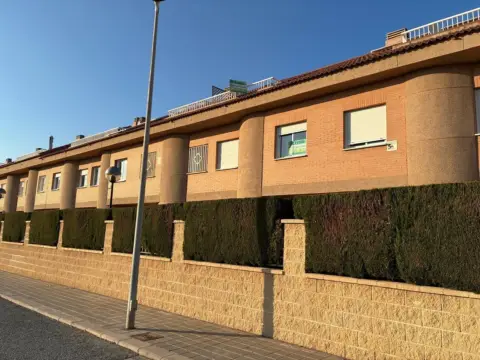 Chalet en calle Clara Campoamor, 12
