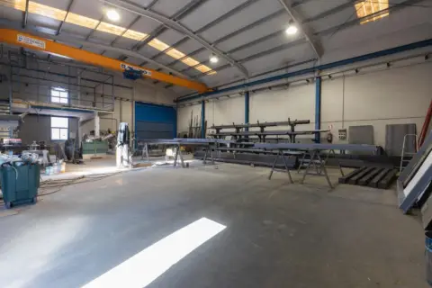 Nave industrial en calle Trevenque