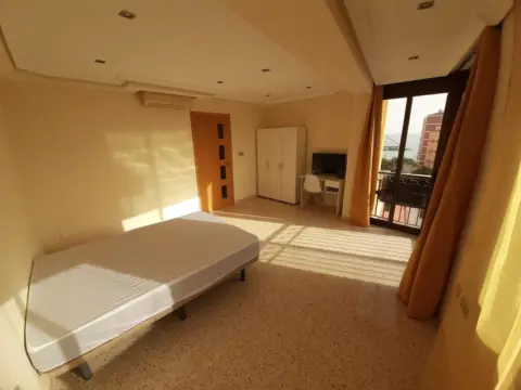 Habitación en Carrer de Palasiet