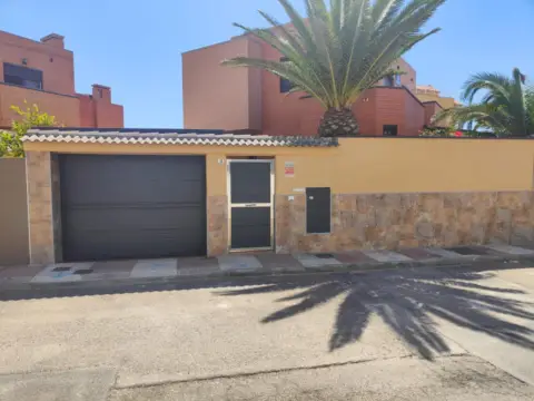 Chalet en calle Dinamarca, 2