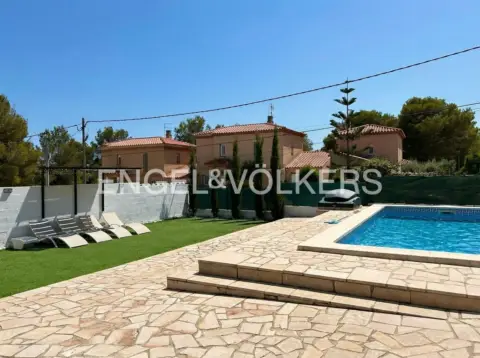 Chalet en calle Mistral, nº 445