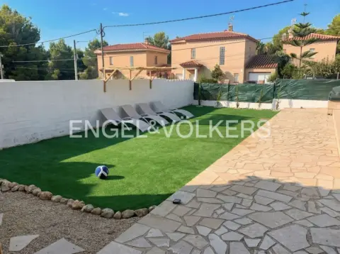 Chalet en calle Mistral, nº 445
