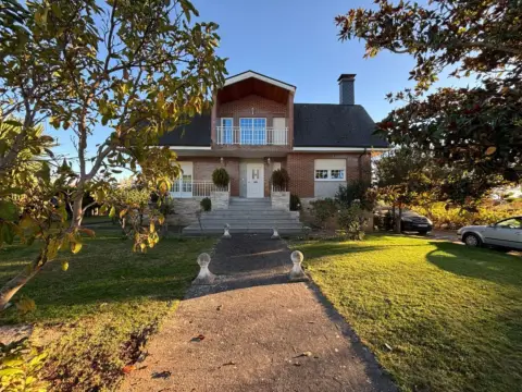 Chalet en calle Lg Camponaraya