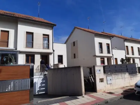 Casa adosada en calle de las Lagunas