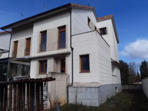 Casa adosada en calle de las Lagunas