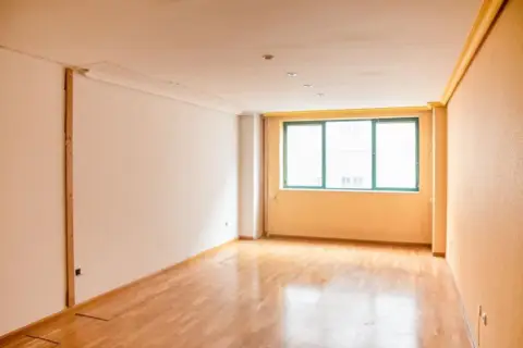 Piso en Avenida de los Reyes Católicos