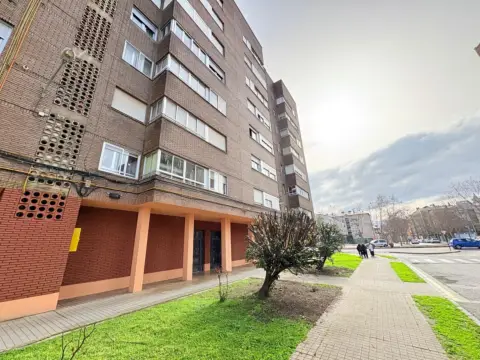 Piso en Vía Miravalles, 2