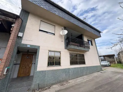 Casa en Carracedelo