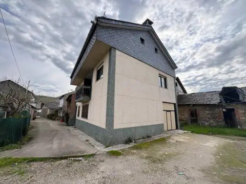 Casa en Carracedelo