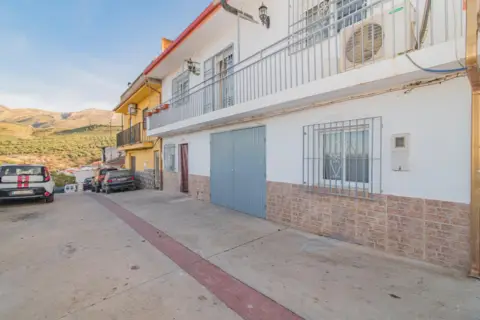 Casa adosada en calle B Cruz, 10