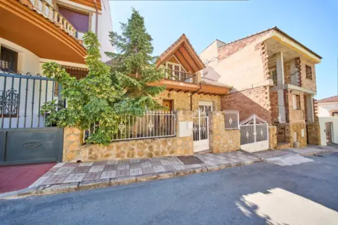 Casa adosada en calle de Mariana Pineda, 22