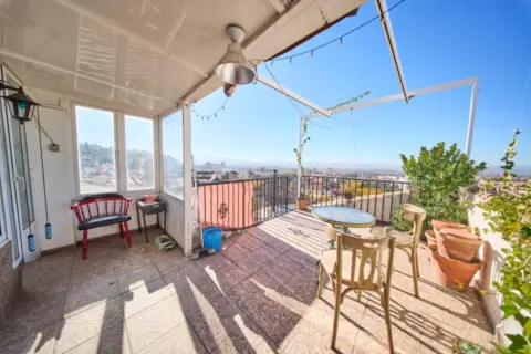 Casa pareada en calle Barrichuelo Cartuja