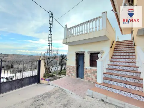 Chalet en Barrio
