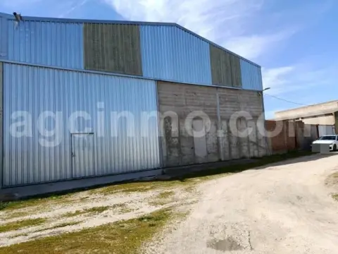 Nave industrial en calle de Ronda