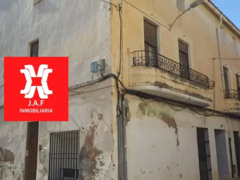 Casa adosada en calle Algemesí