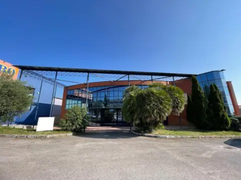 Nave industrial en Avenida de Montearenas