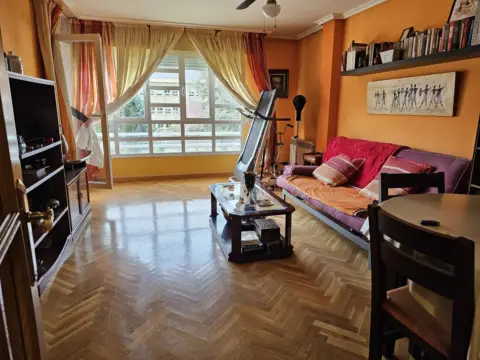 Piso en calle de la Asunción, 3
