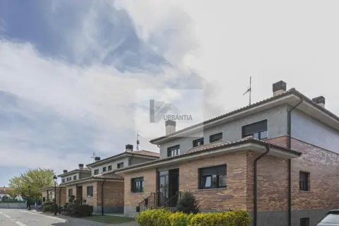 Casa pareada en calle de Zuloaga