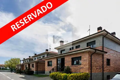 Casa pareada en calle de Zuloaga