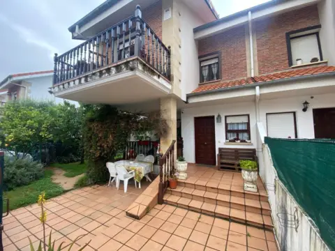 Casa adosada en Urbanizacion Sotomar