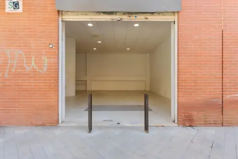 Local comercial en calle de Rosa Chacel