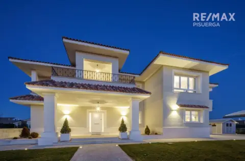 Chalet en calle Alemania, 9