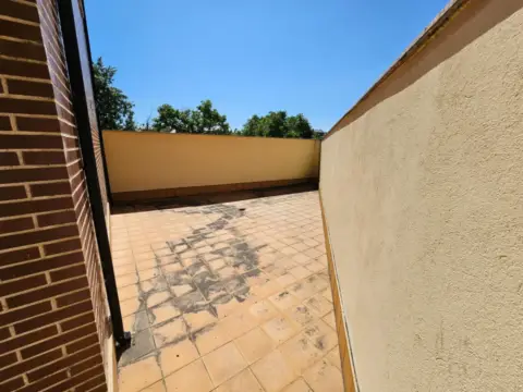 Apartamento en calle Canal Bajo del Bierzo, 251