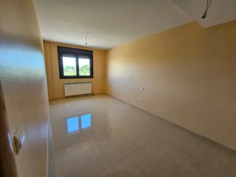 Apartamento en calle Canal Bajo del Bierzo, 251