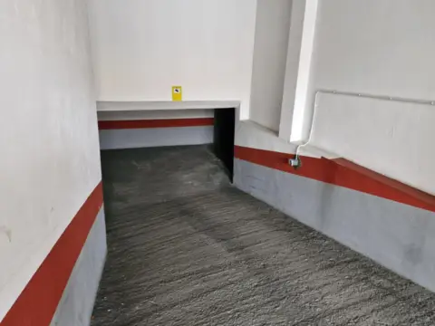 Garaje en calle de Ave María, 6