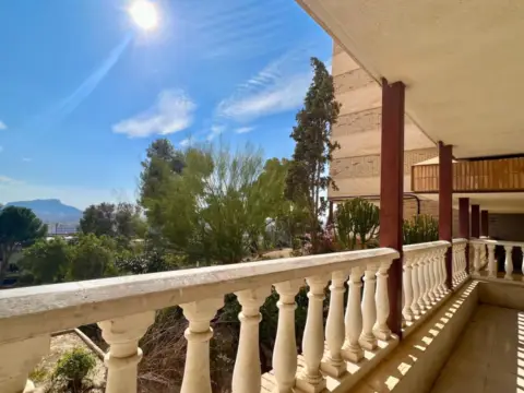 Piso en calle del Pintor Pedro Camacho