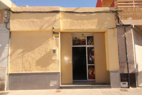 Local comercial en Los Dolores-Los Gabatos