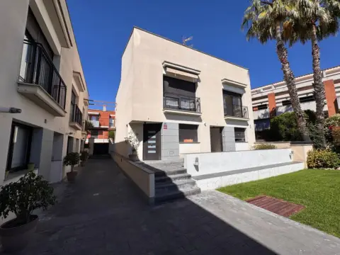 Casa pareada en Santa Maria-Eixample-Sud Sumella