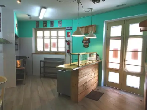 Local comercial en calle de Santa María