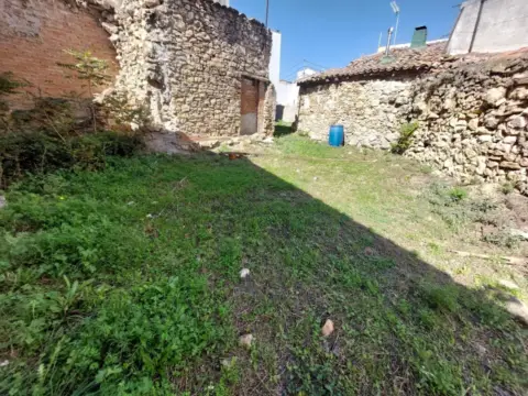 Terreno en calle de Santa María, 3