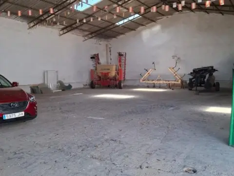 Nave industrial en calle de Santa Ana