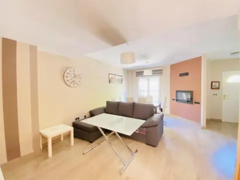 Casa adosada en calle de Averroes