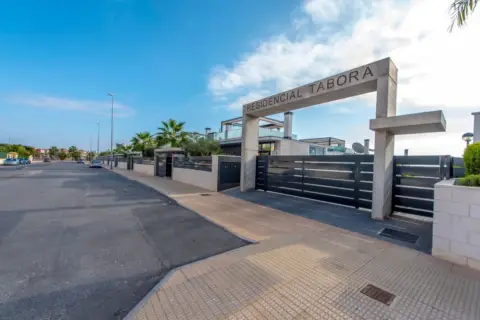 Chalet en Carrer Cabo de la Nao, 27