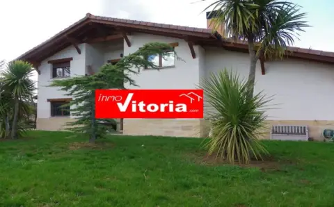 Chalet en calle Anuntzeta