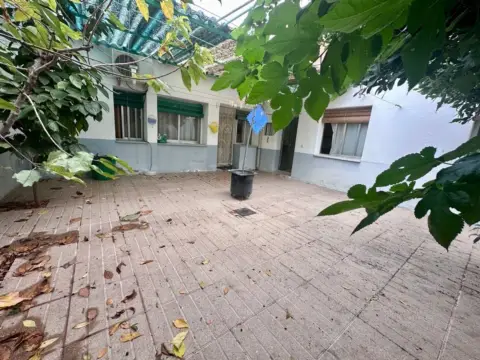 Casa pareada en calle del Oriente, 10