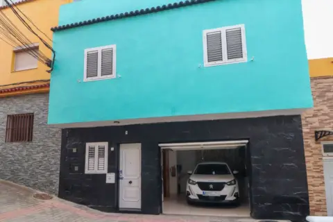 Casa pareada en calle Cl Acantilado los Gigantes