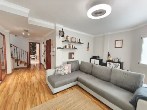 Casa pareada en calle del Párroco Pérez Olivares, 6