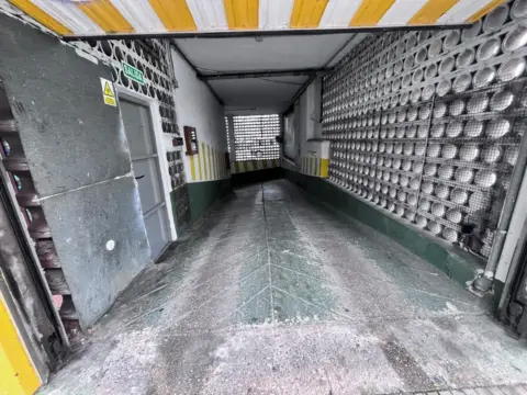 Garaje en calle de Amizkarra