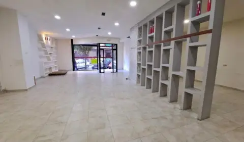 Local comercial en calle de Ramón Cabanillas