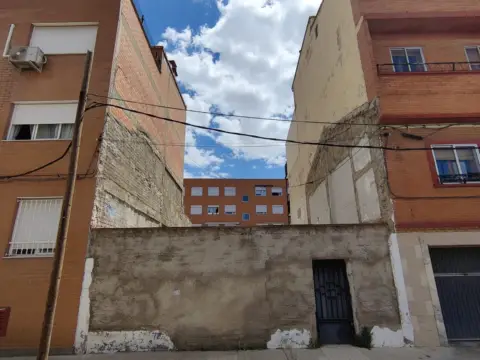 Terreno en calle de Ángel Jaría