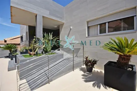 Chalet en Avenida de Don Antonio Segado del Olmo