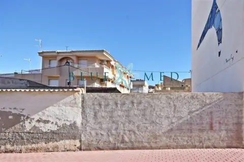 Terreno en calle de Santa María