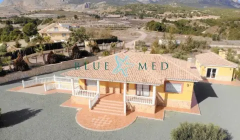 Finca rústica en calle La Tova