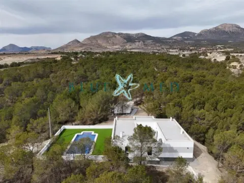 Finca rústica en calle La Tova