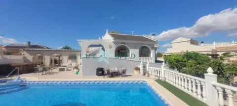 Casa en calle calle Albuñol