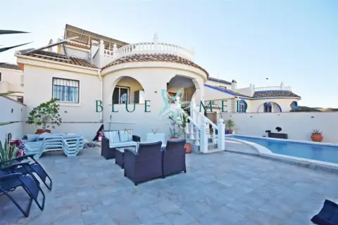 Chalet en calle Alobe